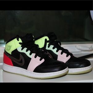 Jordan 1 Mid Glow-In-The-Dark (GS)